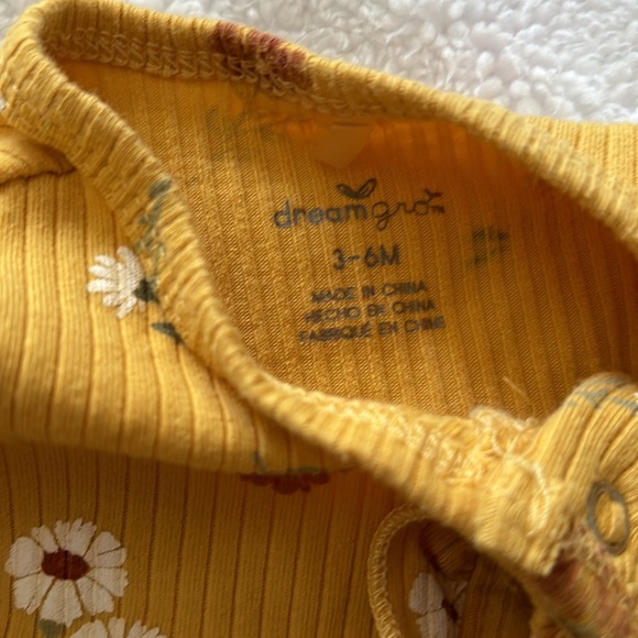 Baby Clothes 
3-6 Months 
Matching sets
Yellow flowers outfit - Picture 3 of 5